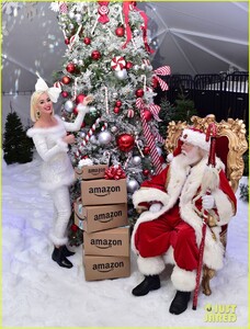 katy-perry-delivers-holiday-surprise-to-boys-girls-clubs-of-bell-gardens-01.jpg