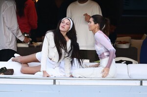 kendall-jenner-and-bella-hadid-david-grutman-s-yacht-in-miami-12-04-2019-1.jpg