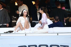 kendall-jenner-and-bella-hadid-david-grutman-s-yacht-in-miami-12-04-2019-4.jpg