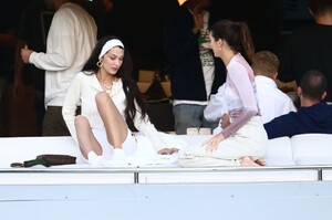 kendall-jenner-and-bella-hadid-david-grutman-s-yacht-in-miami-12-04-2019-9.jpg