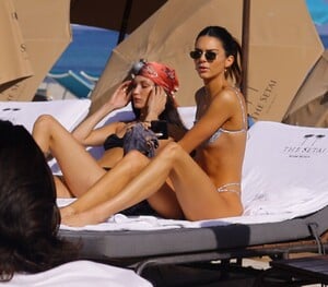 kendall-jenner-and-bella-hadid-in-bikinis-beach-in-miami-12-04-2019-5.jpg