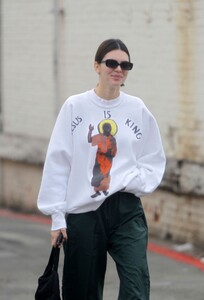 kendall-jenner-street-style-12-29-2019-4.jpg