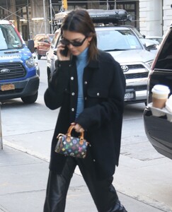 kendall-jenner-street-style-new-york-city-12-12-2019-1.jpg