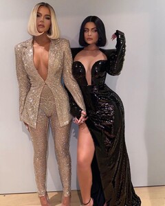khloe-kardashian-social-media-12-25-2019-11.jpg