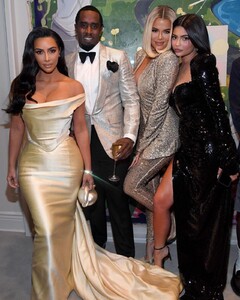 khloe-kardashian-social-media-12-25-2019-7.jpg