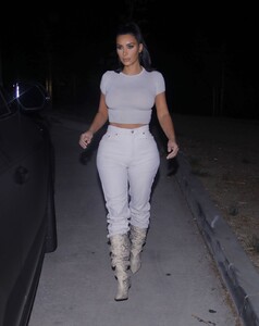 kim-kardashian-heading-out-for-dinner-in-los-angeles-12-04-2019-2.jpg