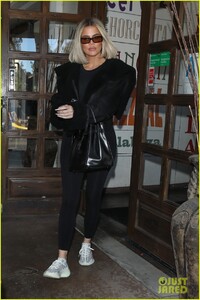 kim-khloe-kardashian-lunch-december-2019-01.jpg
