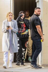 kylie-jenner-in-a-juice-wrld-sweatsuit-jewelry-shopping-at-polacheck-s-in-calabasas-12-17-2019-8.jpg