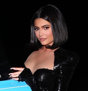 kylie-jenner-night-out-style-heading-to-p.diddy-s-party-in-holmby-hills-12-14-2019-7.jpg