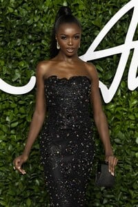 leomie-anderson-fashion-awards-2019-red-carpet-in-london-2.jpg