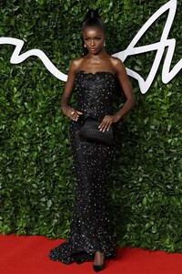 leomie-anderson-fashion-awards-2019-red-carpet-in-london-6.jpg