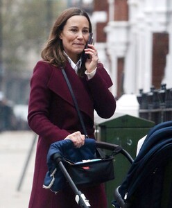 pippa-middleton-out-in-chelsea-11-21-2019-4.jpg