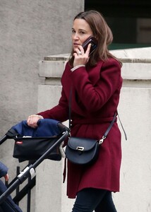 pippa-middleton-out-in-chelsea-11-21-2019-7.jpg