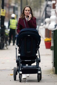 pippa-middleton-out-in-chelsea-11-21-2019-8.jpg