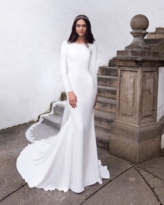 pronovias_72748465_506018530188864_7634619763889011008_n.jpg