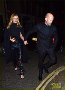 rosie-huntington-whiteley-jason-statham-night-out-01.thumb.jpg.7103d90f394156c3c96f3521e14a2298.jpg