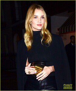 rosie-huntington-whiteley-jason-statham-night-out-06.thumb.jpg.0e2f10077708b8a6195d98e533a90431.jpg