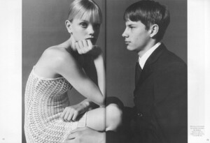steven_meisel-a_whiter_shade_of_pale-vogue_italia_n.572-april_1998_11-12.jpg.d8a4c2cbae572ca7a6da39d7d5668356.jpg
