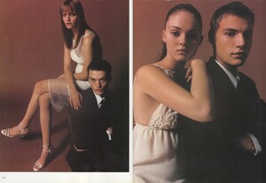 steven_meisel-a_whiter_shade_of_pale-vogue_italia_n.572-april_1998_17-18.jpg.1ec3496a63107f81a3d0a1688b0dd2a3.jpg