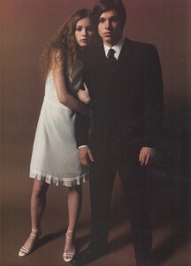 steven_meisel-a_whiter_shade_of_pale-vogue_italia_n.572-april_1998_6.jpg.6ef0264509c7f44cb9d466835331be1b.jpg