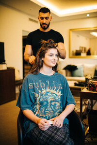 taylor-hill-getting-ready-gq-moty-2019-vogue-portugal-3.thumb.jpg.73f6aff16888fc86e9d4f00ebcbbf7c0.jpg