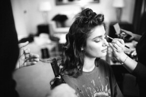 taylor-hill-getting-ready-gq-moty-2019-vogue-portugal-4.thumb.jpg.127cfcc6b416c0d936c38967f745390d.jpg