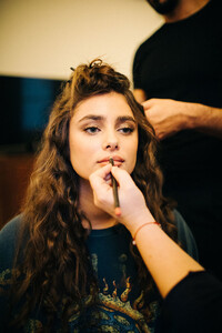 taylor-hill-getting-ready-gq-moty-2019-vogue-portugal-7.thumb.jpg.87eaf0dca0f9d2b60e2751dfa422370e.jpg