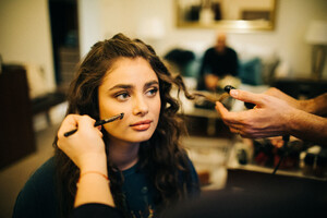 taylor-hill-getting-ready-gq-moty-2019-vogue-portugal-8.thumb.jpg.011104462f6004e03f619c47fbf45e69.jpg