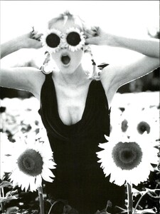 von_Unwerth_Vogue_Italia_September_1995_03.thumb.jpg.26a5b4c58fdd9c5680d40908848ac1aa.jpg