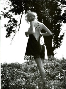 von_Unwerth_Vogue_Italia_September_1995_12.thumb.jpg.22412657115672121e6f162a2fcefa6c.jpg