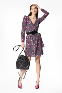 00001-emporio-armani-pre-fall-2020.thumb.jpg.a4e5428c0f0ee19745c0550da2afb838.jpg