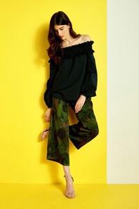 00003-Elie-Tahari-Pre-Fall-2020.thumb.jpg.a99a469d0b3f9c10c01d4a10d244ab2e.jpg