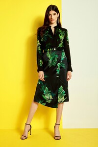 00004-Elie-Tahari-Pre-Fall-2020.thumb.jpg.a9e6fab8e6407a13217775d5c48fd370.jpg