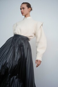 00004-Isabel-Marant-Pre-Fall-2020-credit-Bibi-Borthwick.thumb.jpg.11acbff42c19ea5bc04b599c602d0126.jpg