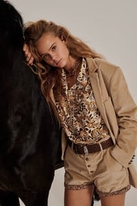 00005-Etro-Pre-fall-2020-credit-Cedric-Buchet.thumb.jpg.9b2438d524ae48c859a7e8b7a5331d8e.jpg