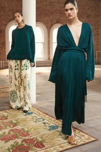00006-oscar-de-la-renta-new-york-pre-fall-2019.thumb.jpg.0f012c4e9890ad2551b7f0c4ad1f04e4.jpg