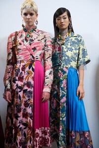 00009-ports-1961-details-spring-2020-ready-to-wear.thumb.jpg.78f08c82ddebb2827dc96333f563b942.jpg