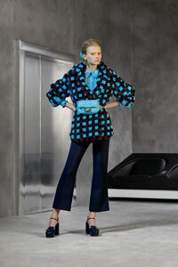 00010-fendi-pre-fall-2020.thumb.jpg.58e00a02f4f56037d89496f3b8d795d3.jpg