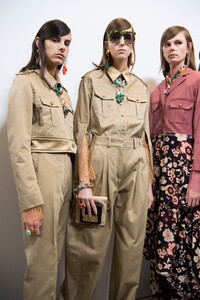 00010-ports-1961-details-spring-2020-ready-to-wear.thumb.jpg.570ac333d7b17bc74d0a34c381056a77.jpg