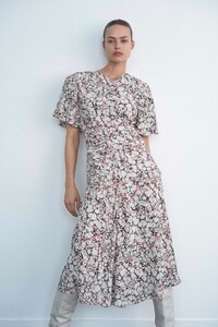 00014-Isabel-Marant-Pre-Fall-2020-credit-Bibi-Borthwick.thumb.jpg.a365702b456e5d0a971e1aa6b1417ab3.jpg
