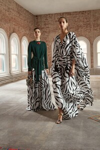 00017-oscar-de-la-renta-new-york-pre-fall-2019.thumb.jpg.2a55cff4d7758bbd82cc34c5d539fd43.jpg