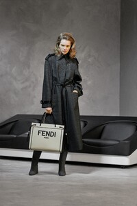 00018-fendi-pre-fall-2020.thumb.jpg.14d3039bcb7d0b4c29970cfd473babcb.jpg