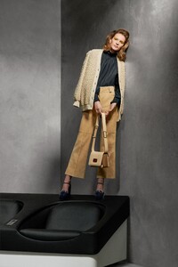 00019-fendi-pre-fall-2020.thumb.jpg.cd51a6ac5ae1e6b36164cdd8d7d6ccb7.jpg