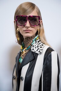 00020-ports-1961-details-spring-2020-ready-to-wear.thumb.jpg.caf1b3f542ef1fc46a7ff268ba9c49ab.jpg