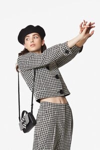 00021-emporio-armani-pre-fall-2020.thumb.jpg.2742f3c86e3e36939a867c20beabcc8b.jpg