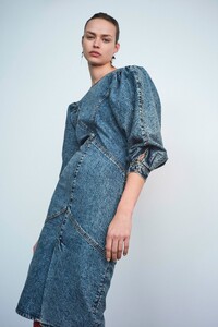 00022-Isabel-Marant-Pre-Fall-2020-credit-Bibi-Borthwick.thumb.jpg.5996c6a5eb9a666cd54776250abe3799.jpg
