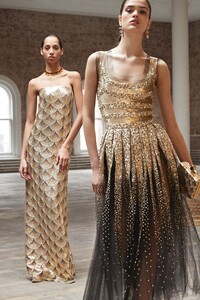 00026-oscar-de-la-renta-new-york-pre-fall-2019.thumb.jpg.7f486a7326824a6f9112c6544e5d6a84.jpg