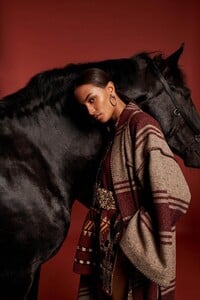 00027-Etro-Pre-fall-2020-credit-Cedric-Buchet.thumb.jpg.a7229c8930a97304d6cd9a18cd3b5ede.jpg