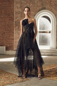 00027-oscar-de-la-renta-new-york-pre-fall-2019.thumb.jpg.f485313f0be9033939e9180afec06356.jpg