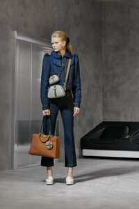 00029-fendi-pre-fall-2020.thumb.jpg.9c1d70284525e0aa420833a6f7841f45.jpg